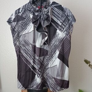 Black and White Geometric Women's Top